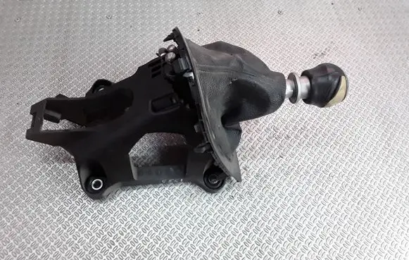 Toyota Auris 150 Gear shifter/selector 112102102