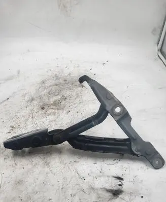 Audi A4 S4 B5 8D Tailgate/trunk/boot hinge 8D5827302C