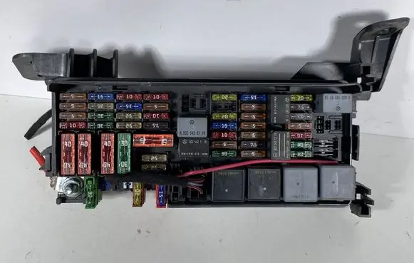 Mercedes-Benz ML W164 Fuse module A1645402372 13583855 YAP27237