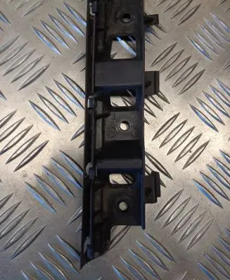 Volkswagen PASSAT B6 Front bumper mounting bracket 3C0807184