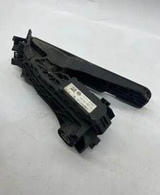 Volkswagen PASSAT B6 Accelerator throttle pedal 1K1721503L 6PV00860000