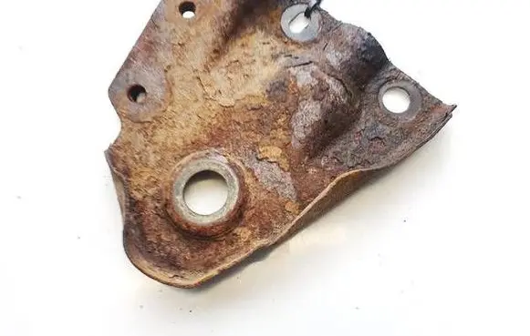 Ford Mondeo MK IV Engine mounting bracket 