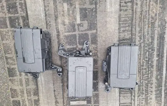 Volkswagen Tiguan Battery tray 21991601 1K0915333 3C0915335