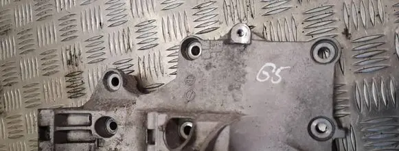 Volkswagen Golf V Generator/alternator bracket 03G903143A