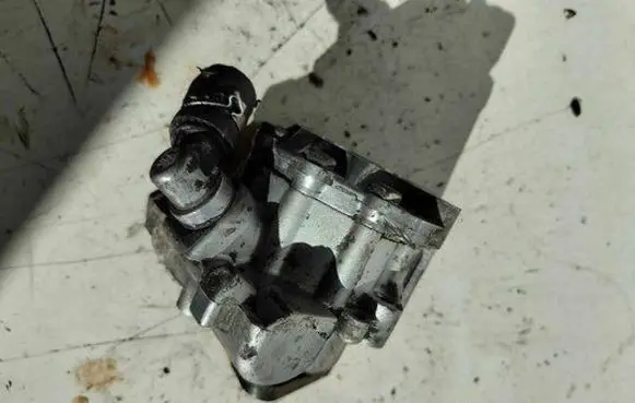 Audi A4 S4 B7 8E 8H Power steering pump