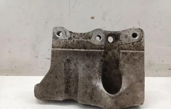 BMW 2 F46 Engine mounting bracket