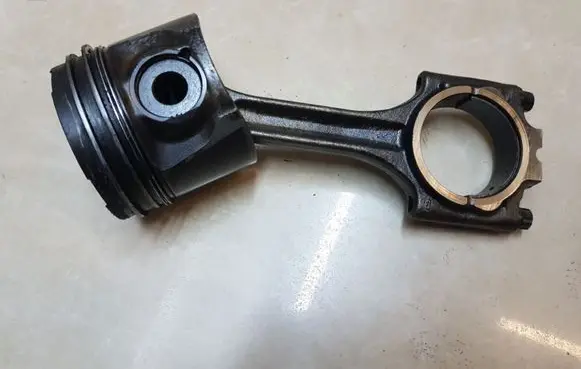 Volvo S60 Piston with connecting rod