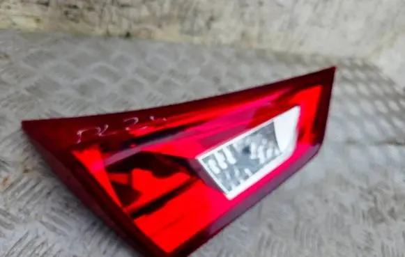 Toyota Auris E180 Tailgate rear/tail lights 02260