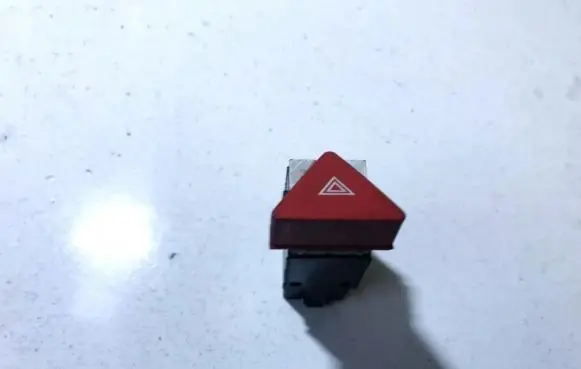 Volkswagen PASSAT B6 Hazard light switch