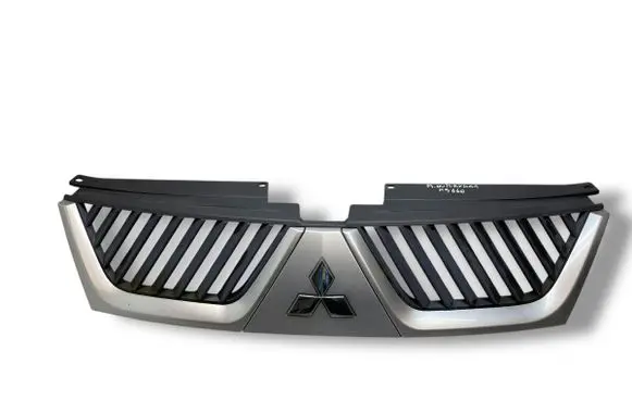 Mitsubishi Outlander Front bumper upper radiator grill 7450A037ZZ