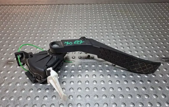Volkswagen Touareg I Accelerator throttle pedal S27705861 7L0723507D