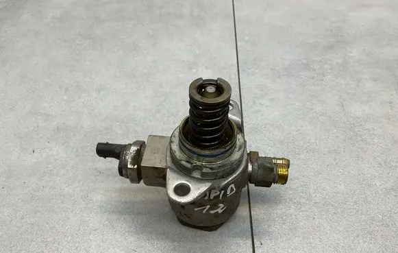 Skoda Rapid (NH) Fuel injection high pressure pump 03C127026P