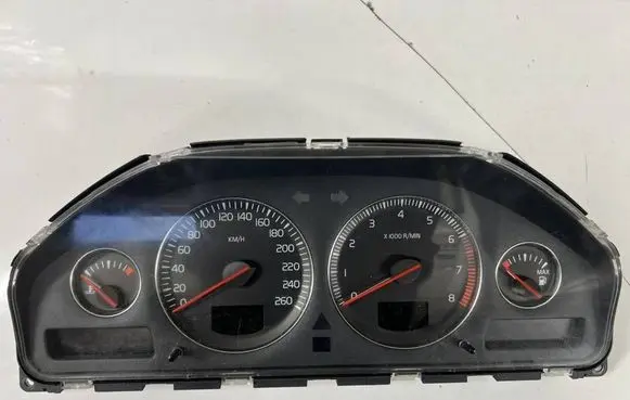 Volvo V70 Speedometer (instrument cluster) 8673259