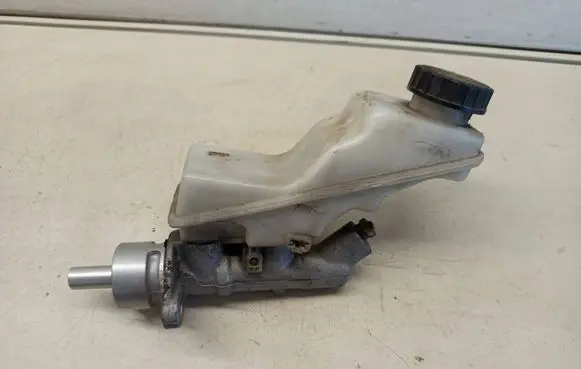 Toyota Avensis T250 Master brake cylinder 25113379