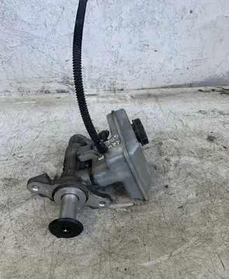 Volkswagen Golf VII Master brake cylinder
