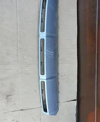 Front bumper lip