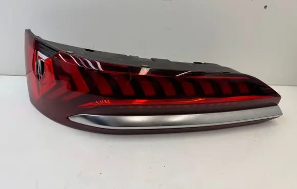 Audi Q7 4M Tailgate rear/tail lights 4M0945093F