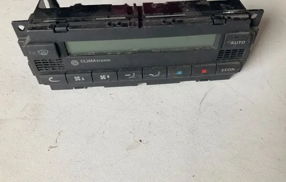 Volkswagen PASSAT B5.5 Climate control unit