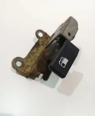 Toyota GT 86 Fuel tank opening switch 