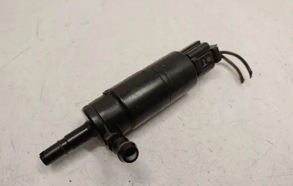 BMW 3 E92 E93 Headlight washer pump 8377430 67128377430 67120154875