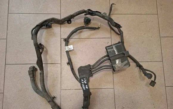 Hyundai i40 Positive cable (battery) 91850-3Z061