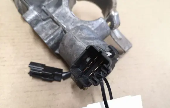 Toyota Avensis T220 Ignition lock 736661A N0501517