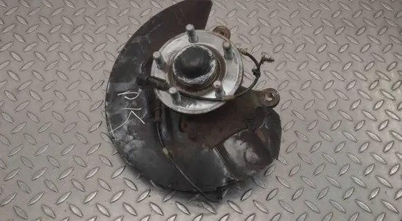 Ford Mustang VI Front wheel hub FR3C3108A