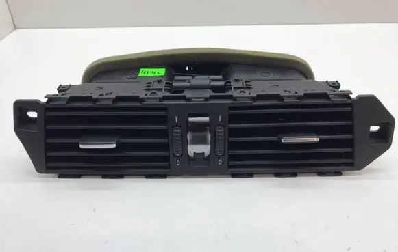 BMW 5 E60 E61 Dash center air vent grill 69107340