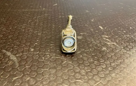 Peugeot 407 Front door lock (next to the handle) N0501730