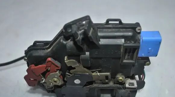Audi A8 S8 D3 4E Front door lock 4E1837015
