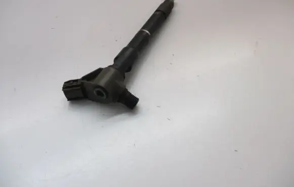 Mazda CX-5 Fuel injector SH0113H50