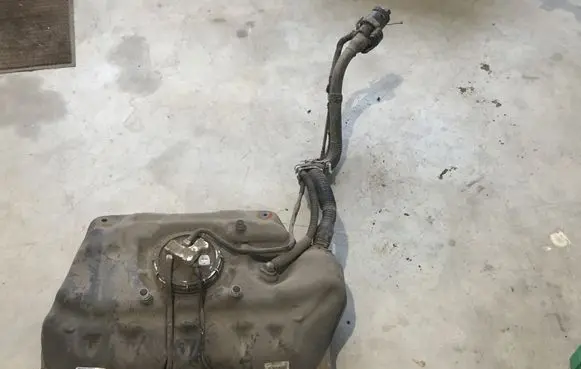 Toyota Yaris Fuel tank 771000D220 771000D240 45237