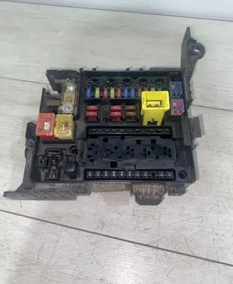 Mitsubishi Lancer Fuse module 605460980
