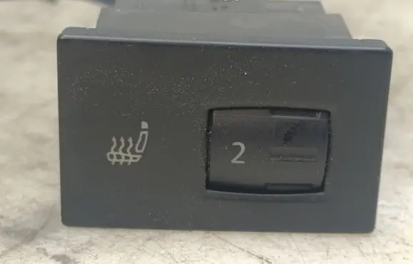 Volkswagen Touareg I Seat heating switch 7L6963570C 7L6963564B 7L6963564A