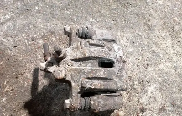 Mazda CX-7 Rear brake caliper