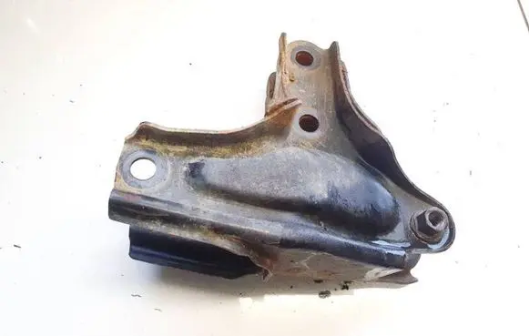 Honda CR-V Engine mounting bracket