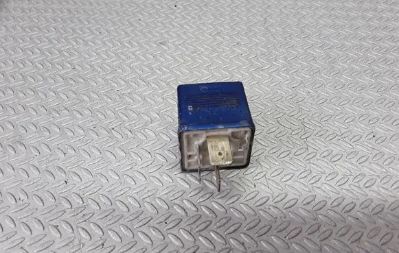 Audi A4 S4 B5 8D Glow plug pre-heat relay 8A0951253