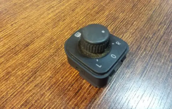 Volkswagen Golf Plus Wing mirror switch 1K0959565H