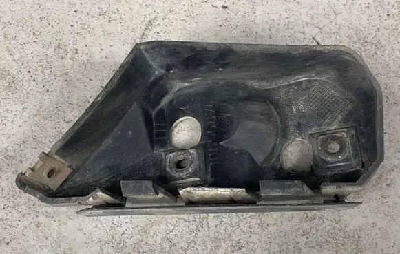 Volvo V50 Front bumper mounting bracket 30655874