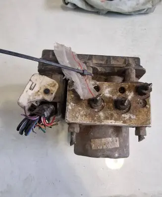 Mazda 323 F ABS Pump 2059247