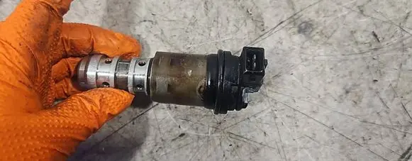 BMW 3 E46 Camshaft vanos timing valve 13150137