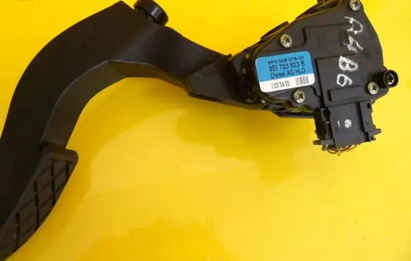 Audi A4 S4 B6 8E 8H Accelerator throttle pedal 8EI723523B