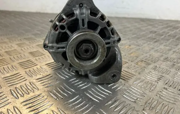 Hyundai i10 Generator/alternator 3730004700