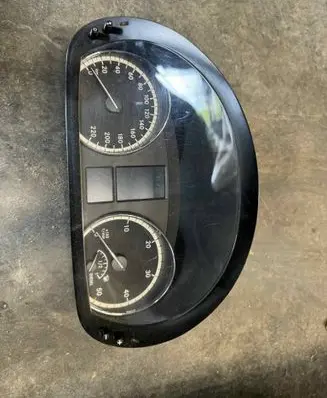 Mercedes-Benz Vito Viano W639 Speedometer (instrument cluster) A6399000900
