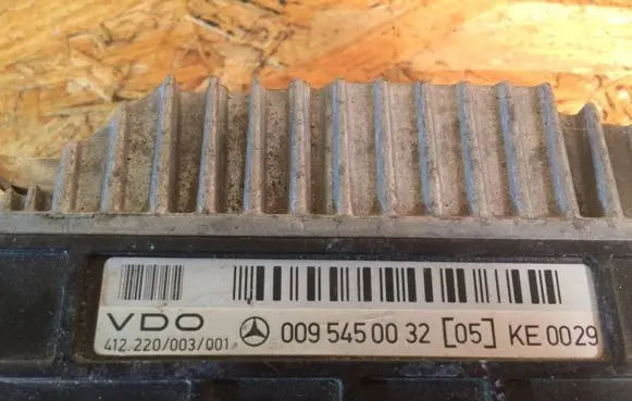 Mercedes-Benz E W124 Engine control unit/module 0095450032