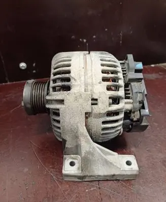 Volvo V70 Generator/alternator 30667787 0124525060