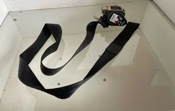 Audi A3 S3 8P Front seatbelt 8P3857705 601402800B 03022004