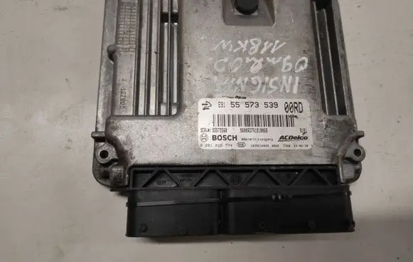 Opel Insignia A Engine control unit/module 0281015774 E915557353900RD