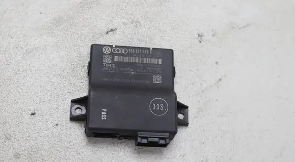 Audi A5 8T 8F Gateway control module 8R0907468P 8R0907468D