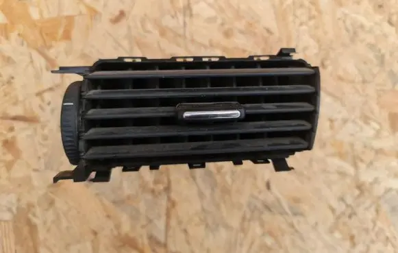 Volkswagen PASSAT B6 Dash center air vent grill 3C2819728 P0110957